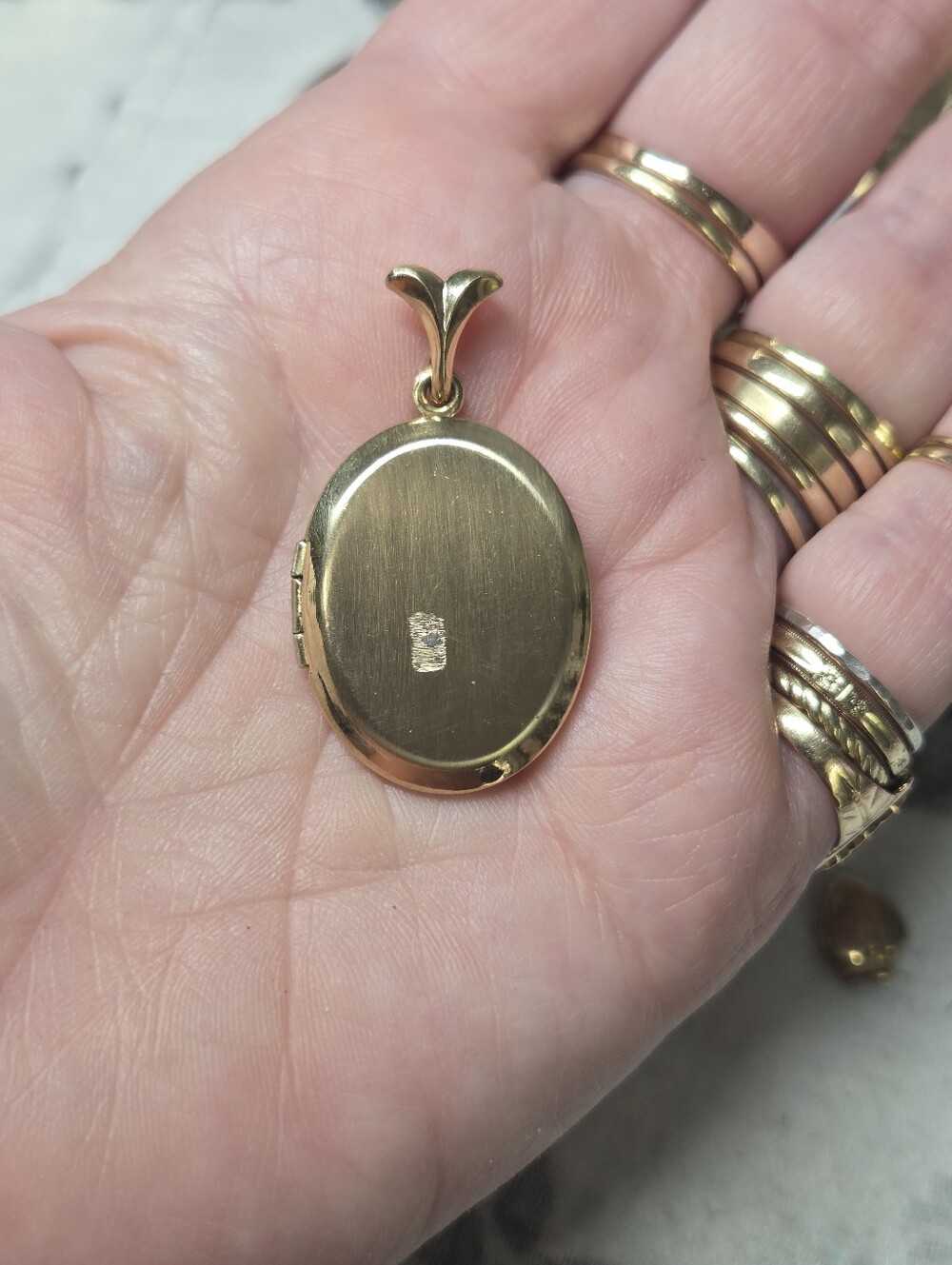 Gold Filled Oval Locket Pendant - Classic Women’s Jewelry
